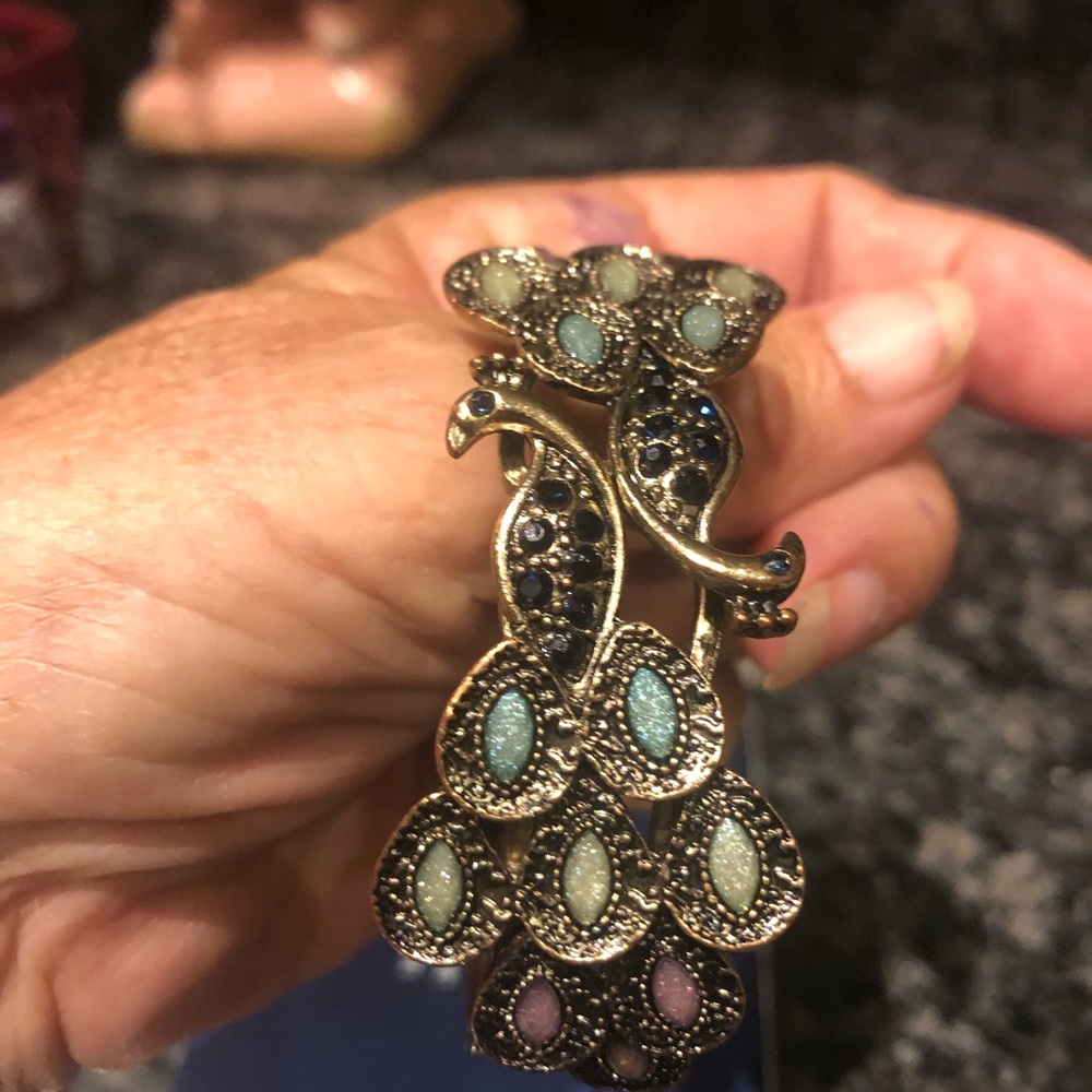 Spring Loaded Interlocking Peacocks Braclet - image 4